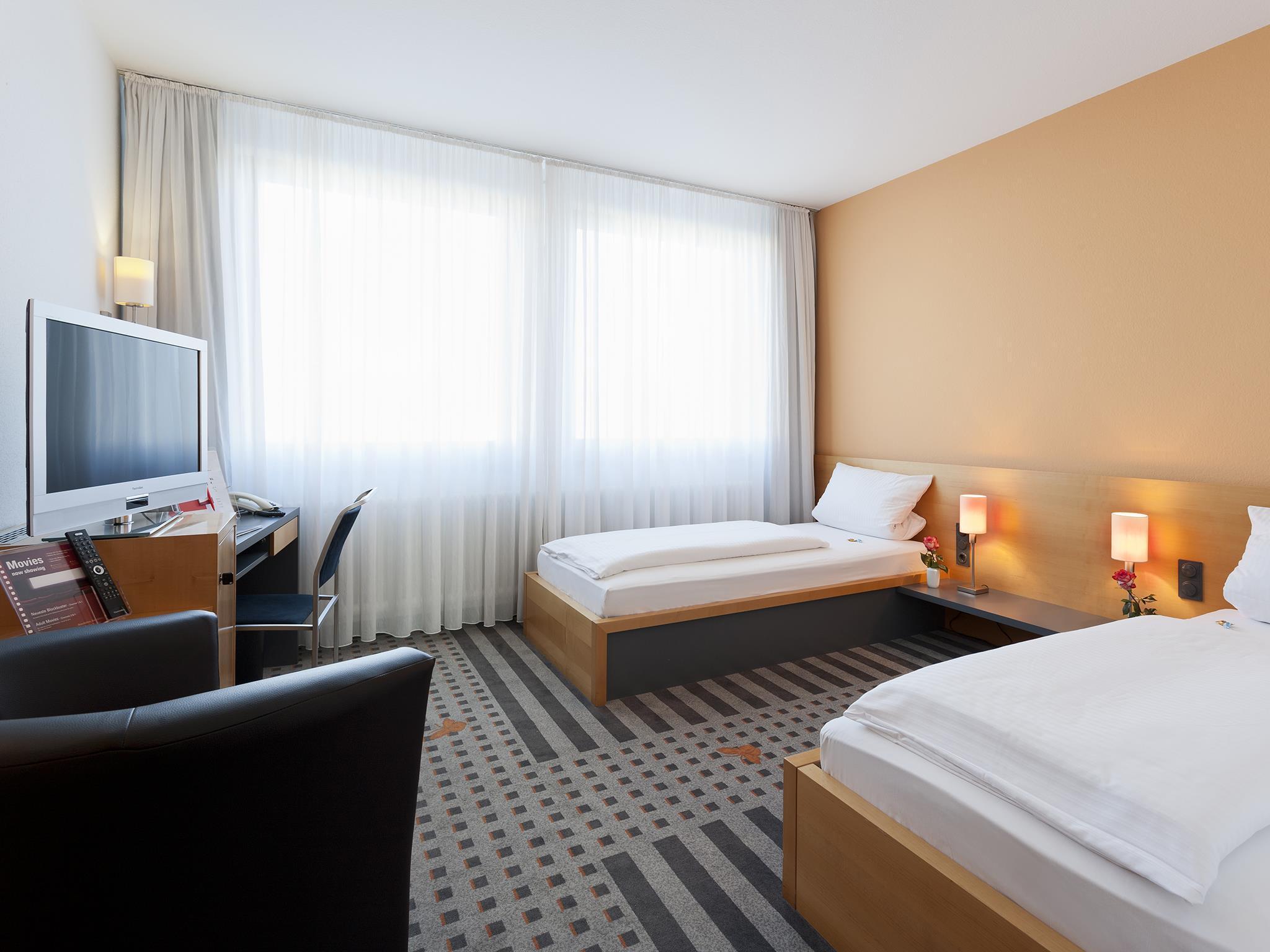 Best Western Hotel Am Europaplatz Königsbrunn Exterior foto