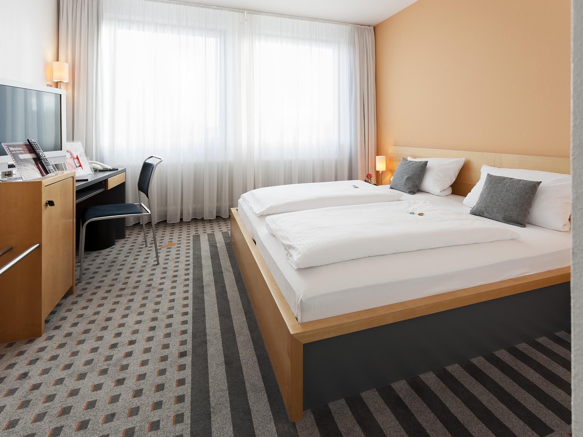 Best Western Hotel Am Europaplatz Königsbrunn Exterior foto