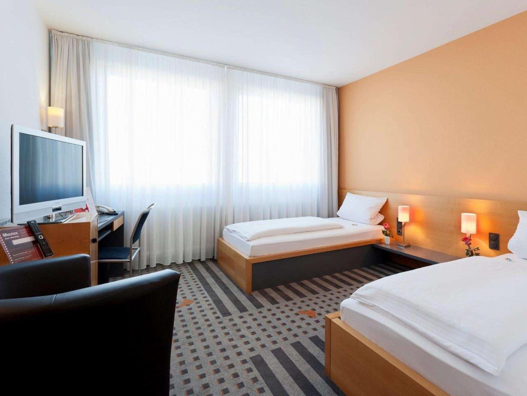 Best Western Hotel Am Europaplatz Königsbrunn Exterior foto