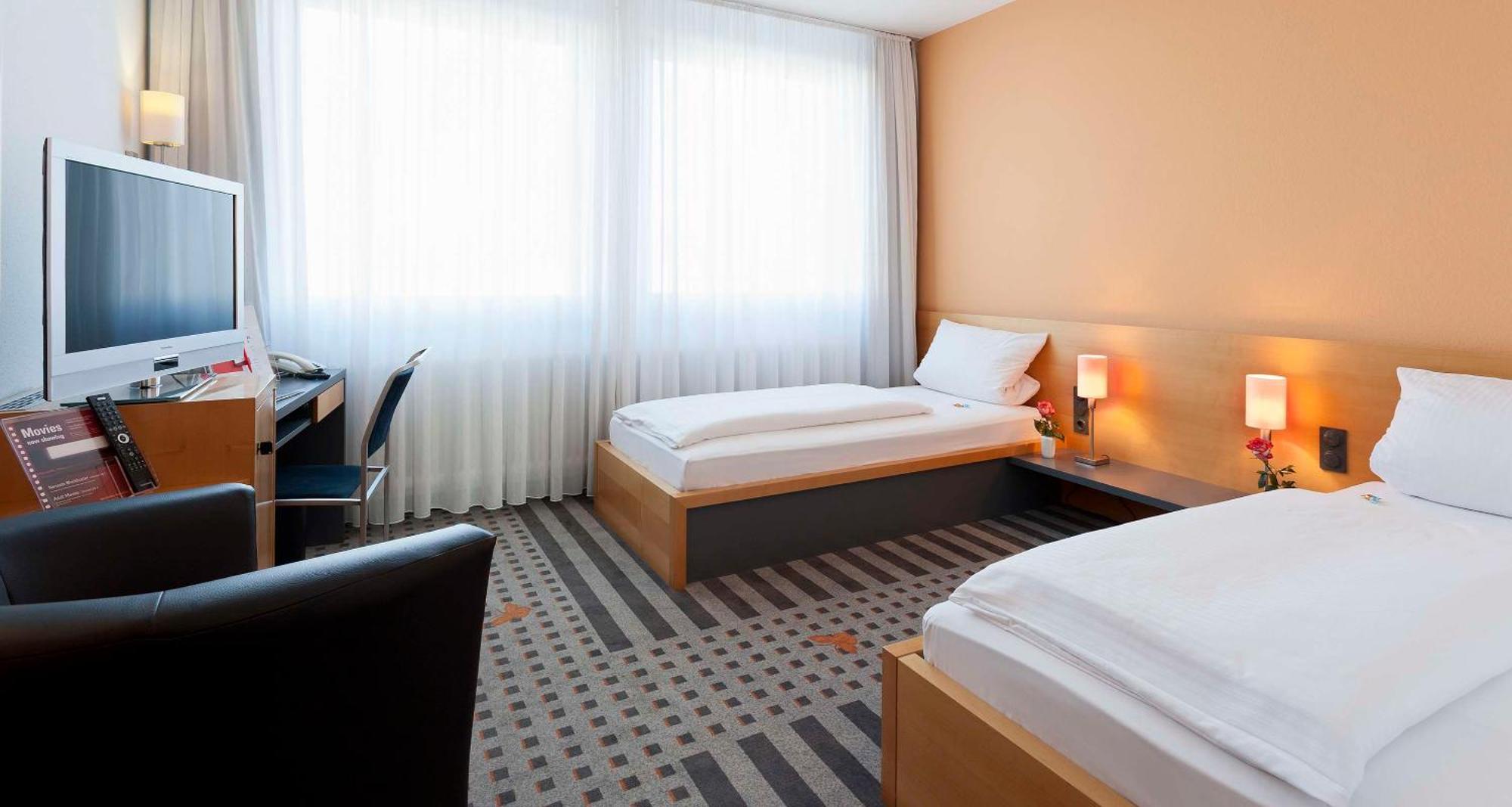 Best Western Hotel Am Europaplatz Königsbrunn Exterior foto